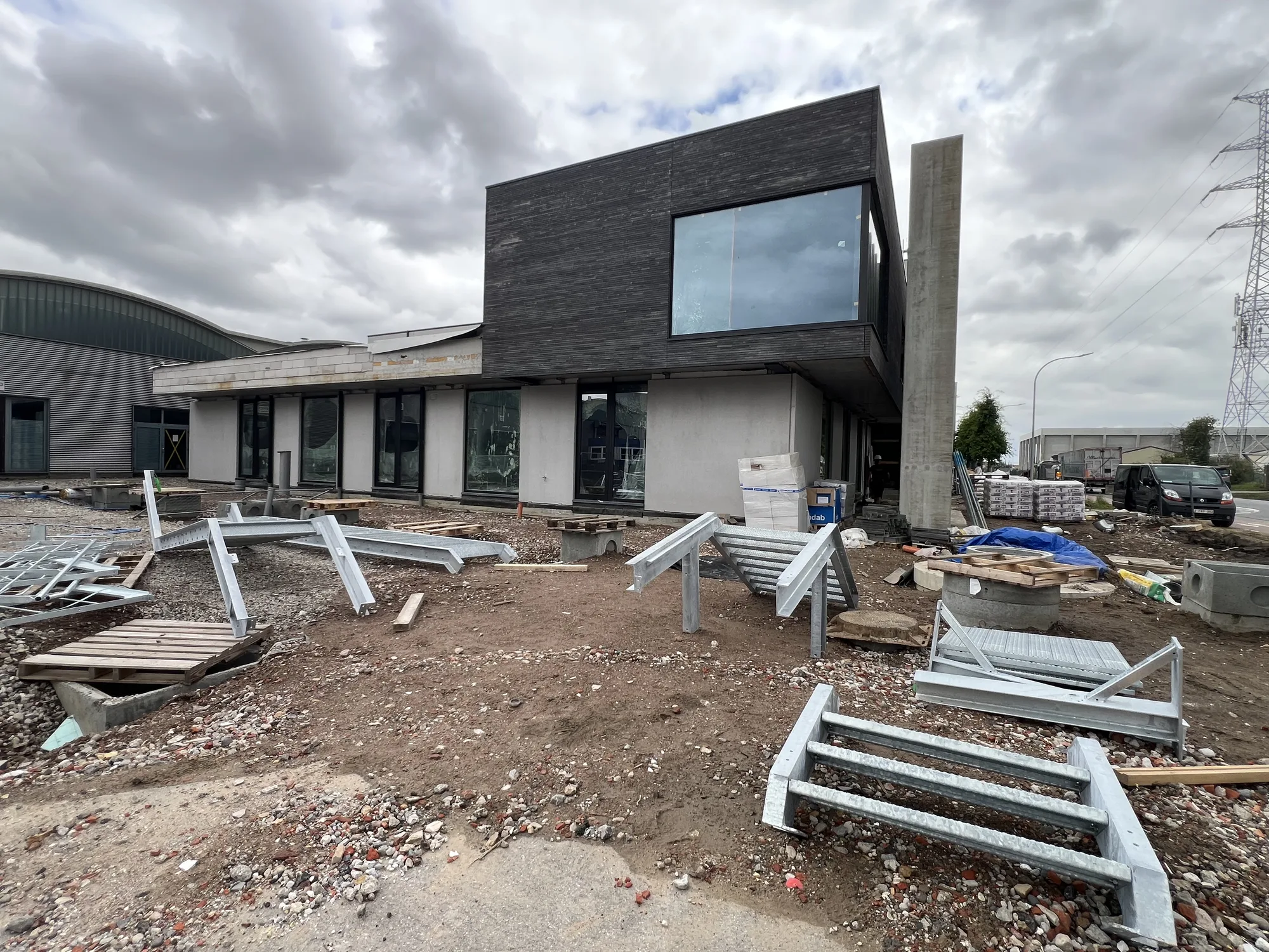 Nieuwbouw kantoren met conciërgewoning maatwerkbedrijf - Gent Singel (1)